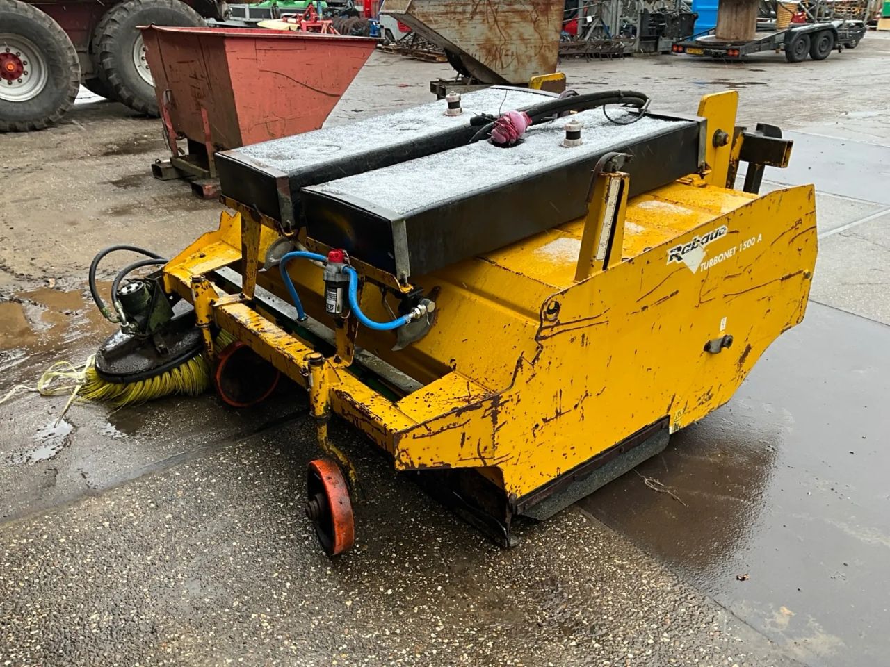 Veegmachine met Atlas wiellader ophanging