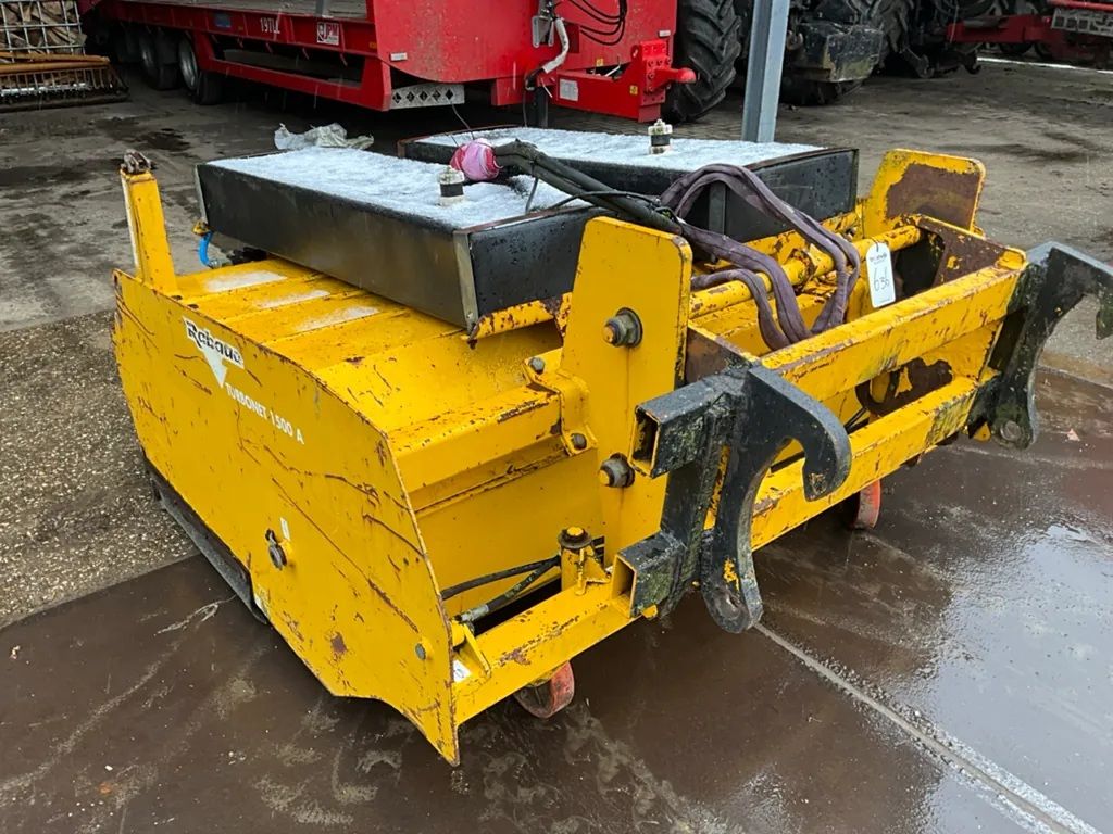 Veegmachine met Atlas wiellader ophanging