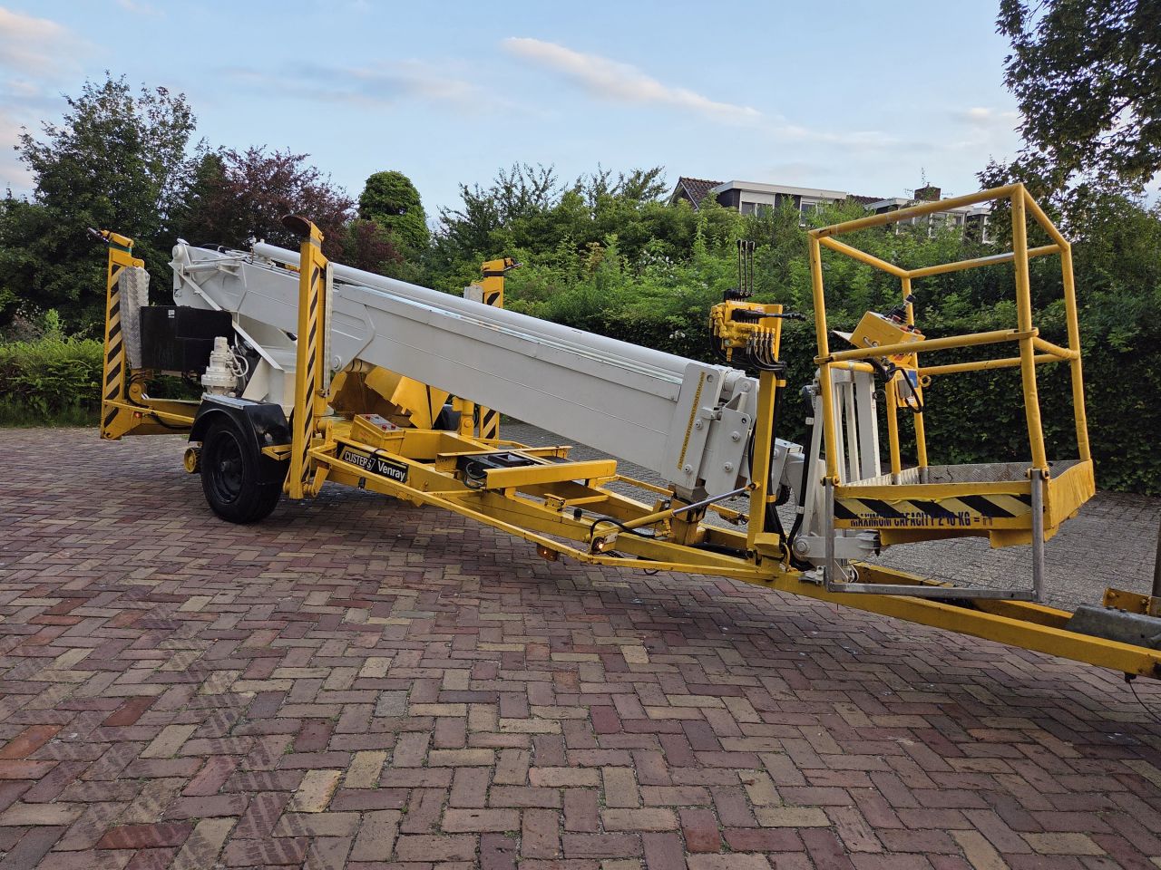 Custers 22 meter aanhanger hoogwerker hybride trekker omme