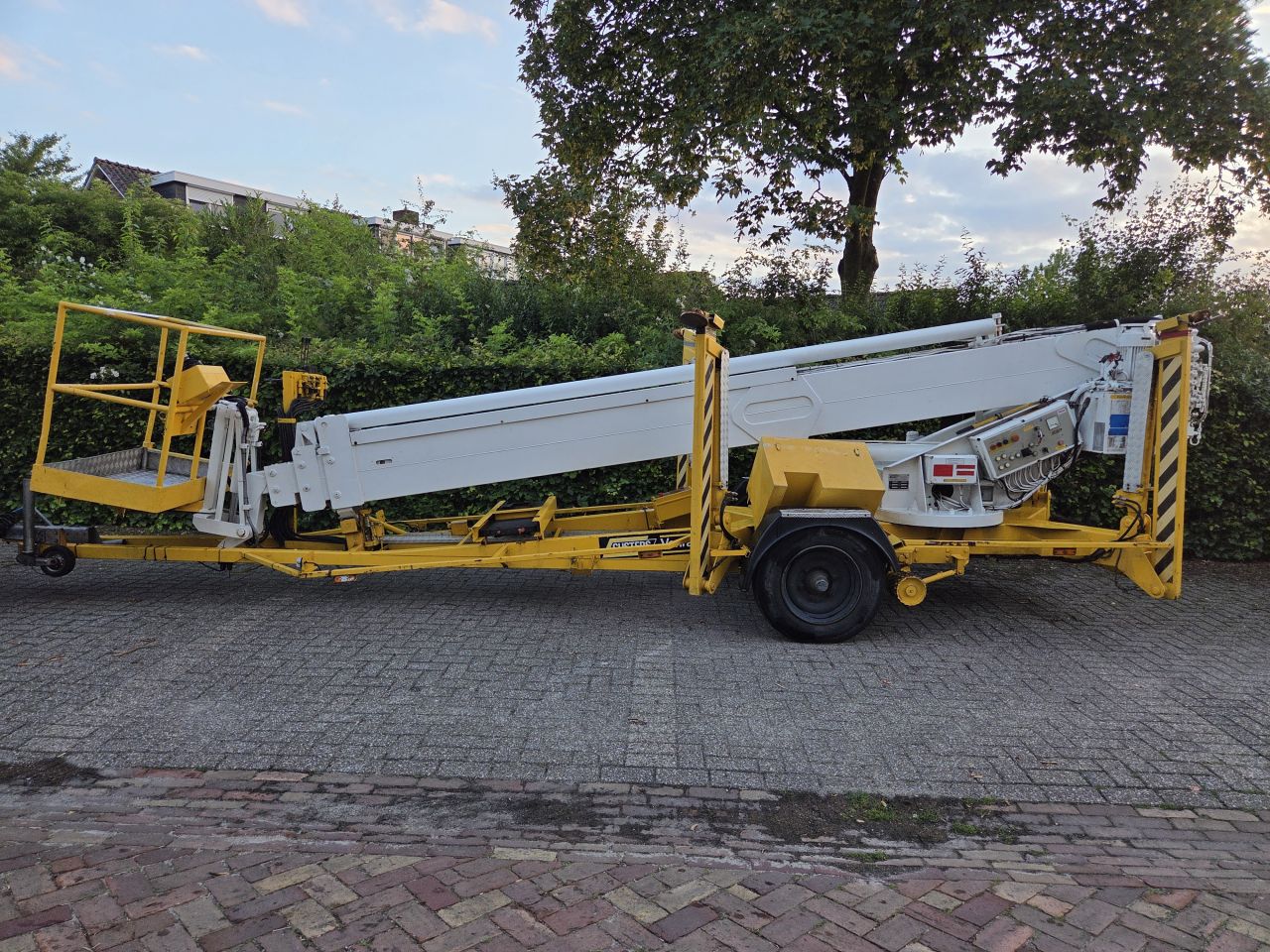Custers 22 meter aanhanger hoogwerker hybride trekker omme