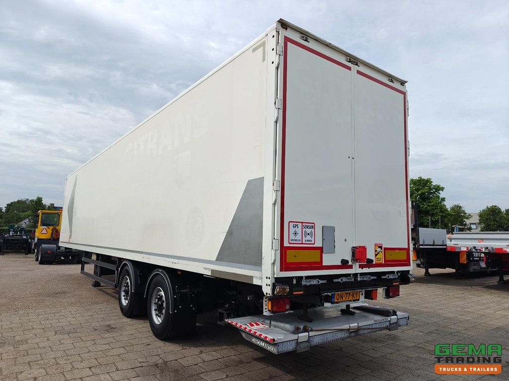 System Trailers LPRS 18 Closed box 13.6m + Tail lift 2000kg - Battery Pack - Steering Axle - BPW Axles Disc Brake - 09/2026 MOT