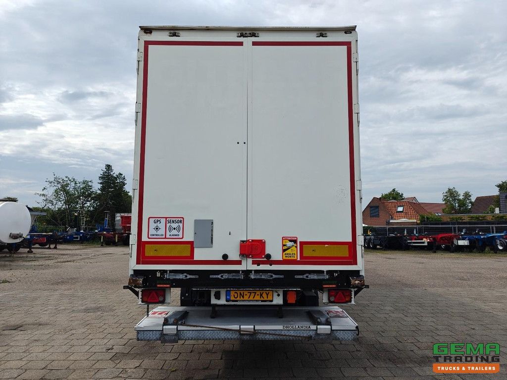 System Trailers LPRS 18 Closed box 13.6m + Tail lift 2000kg - Battery Pack - Steering Axle - BPW Axles Disc Brake - 09/2026 MOT