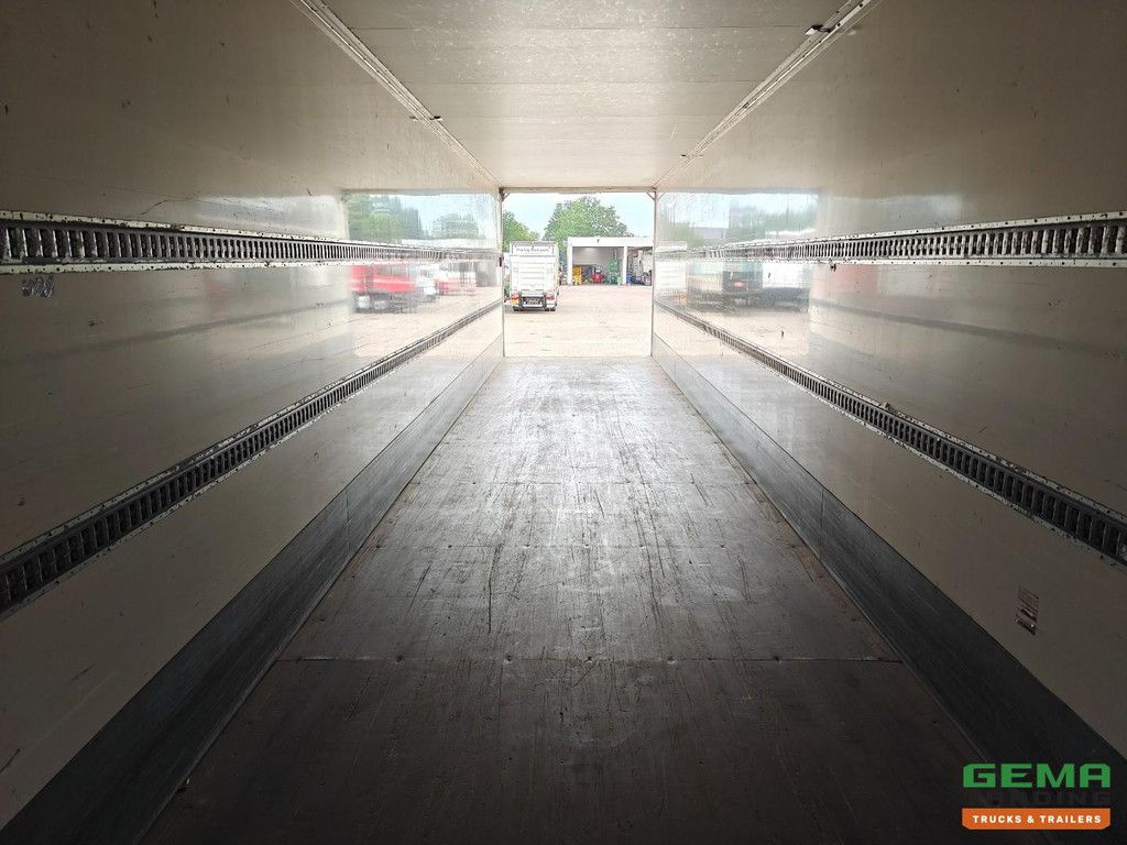 System Trailers LPRS 18 Closed box 13.6m + Tail lift 2000kg - Battery Pack - Steering Axle - BPW Axles Disc Brake - 09/2026 MOT