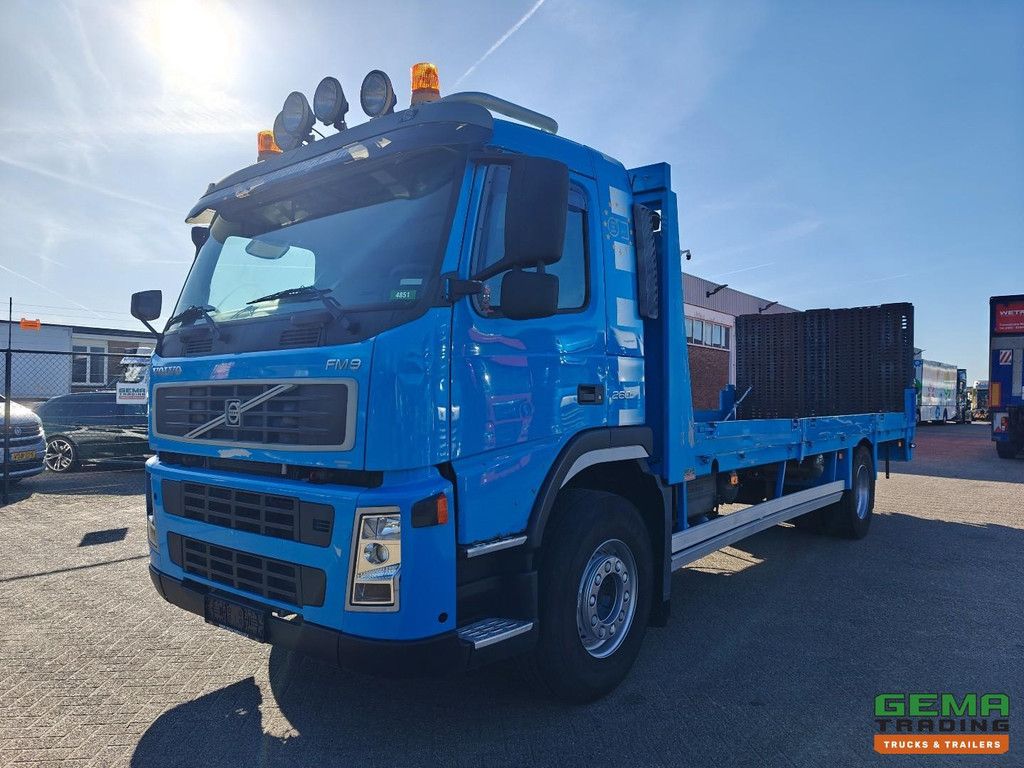 Volvo FM 260 4x2 Day Cab Euro4 - Ramp/Machine Transporter 7.2m + Winch - Vangmuil
