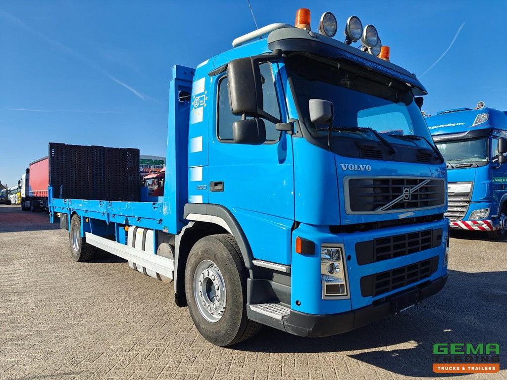Volvo FM 260 4x2 Day Cab Euro4 - Ramp/Machine Transporter 7.2m + Winch - Vangmuil