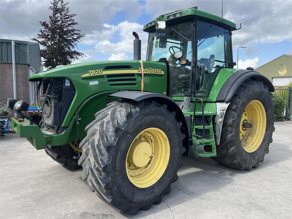 John Deere 7020 Series