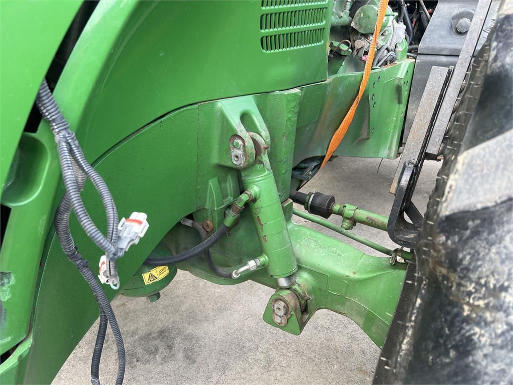 John Deere 7020 Series