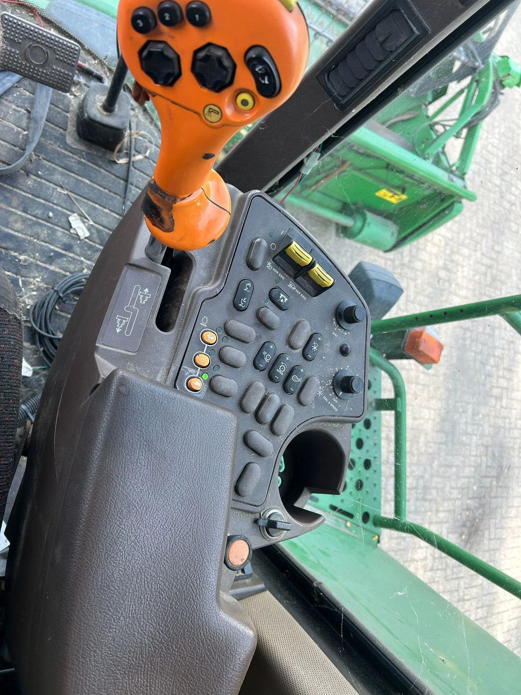 John Deere CTS COMBINE AIRCO maaibord NL MACHINE