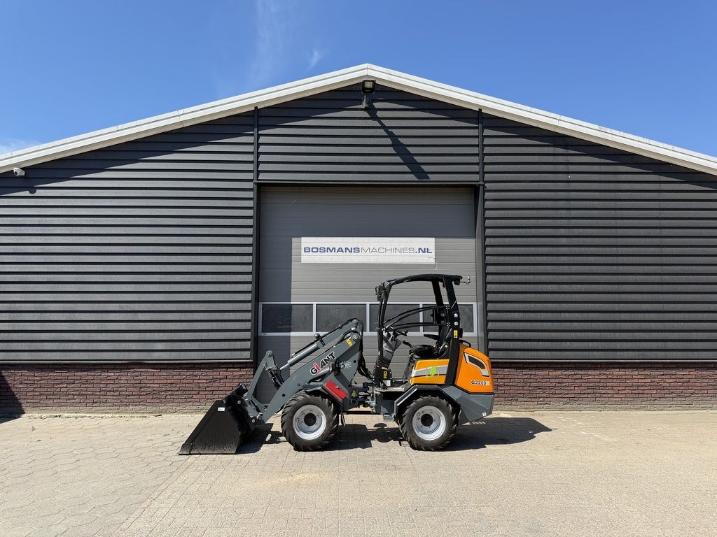Giant G2200 E minishovel / kniklader ELEKTRISCH 2021