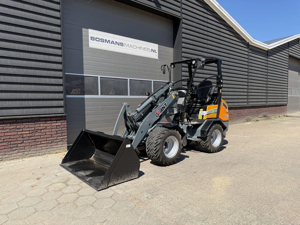 Giant G2200 E minishovel / kniklader ELEKTRISCH 2021