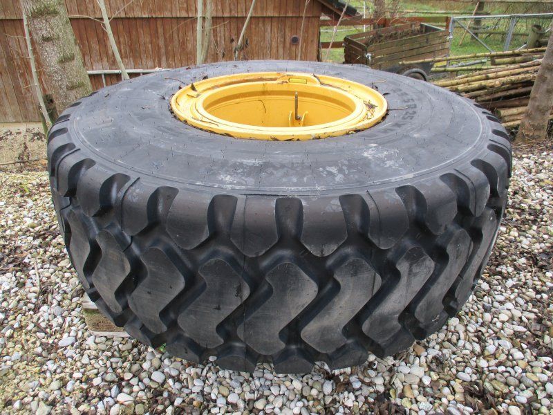 Liebherr er Michelin Reifen 23.5 R 25 mit er Felge