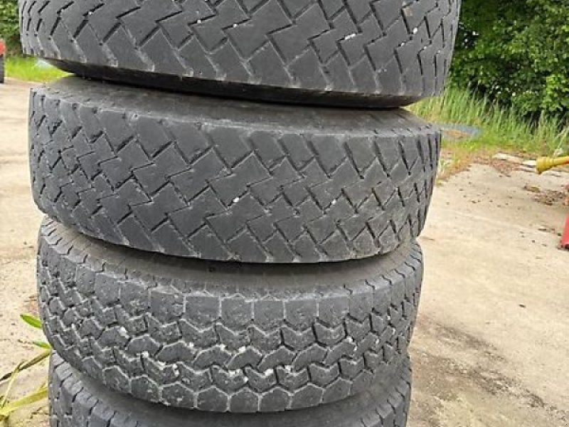 Mercedes-Benz mit Felgen, Semperito 335/80 R20 MPT, M282P,4 Stück