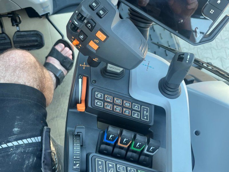 Valtra T215D Forst m. Rüfa u. FK