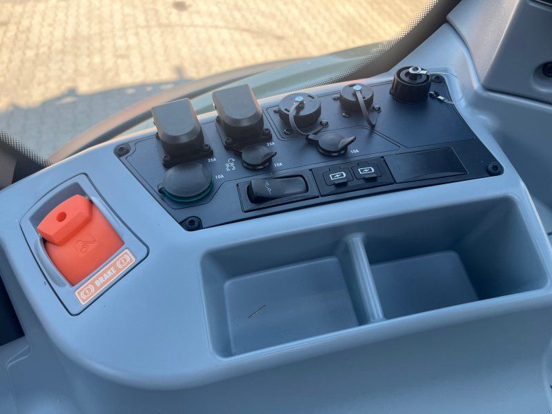 Valtra T215D Forst m. Rüfa u. FK