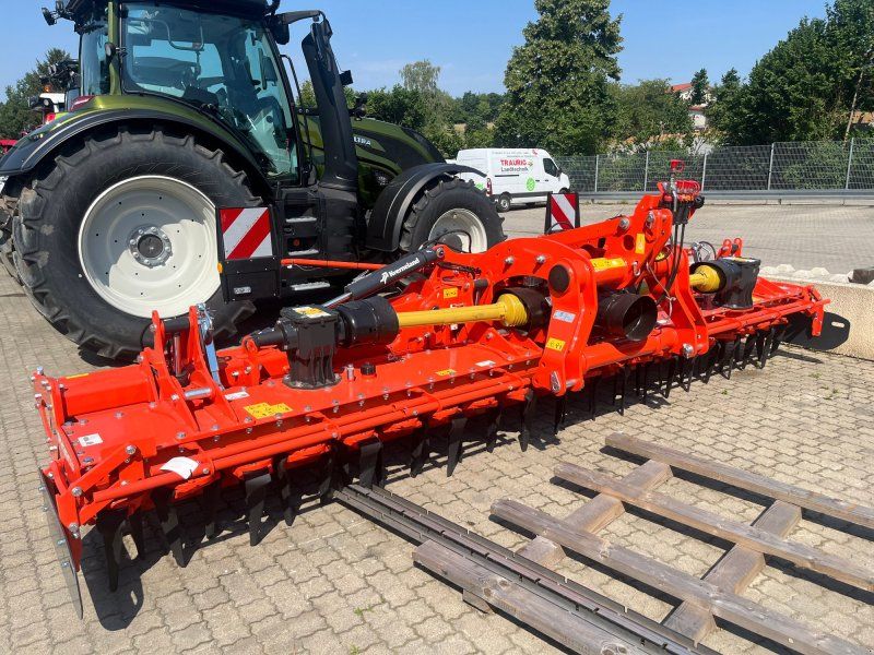 Kubota PH3501 mit Packerwalze