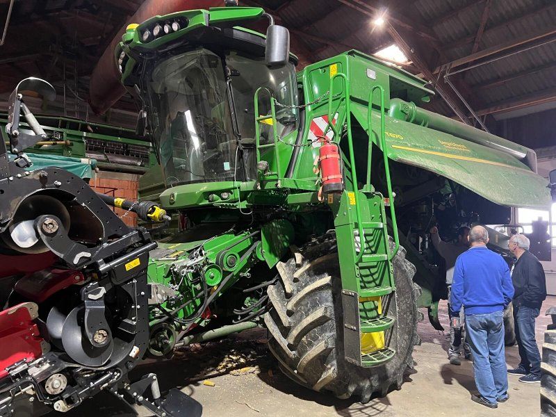 John Deere T670