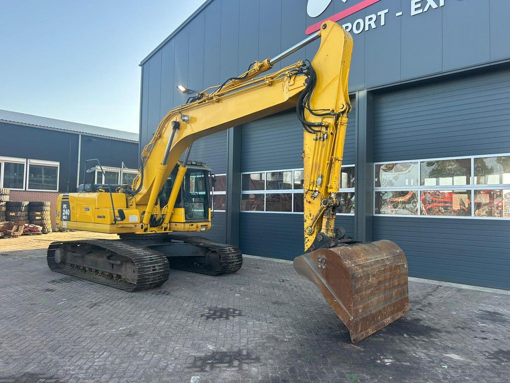 Komatsu PC 240LC-8