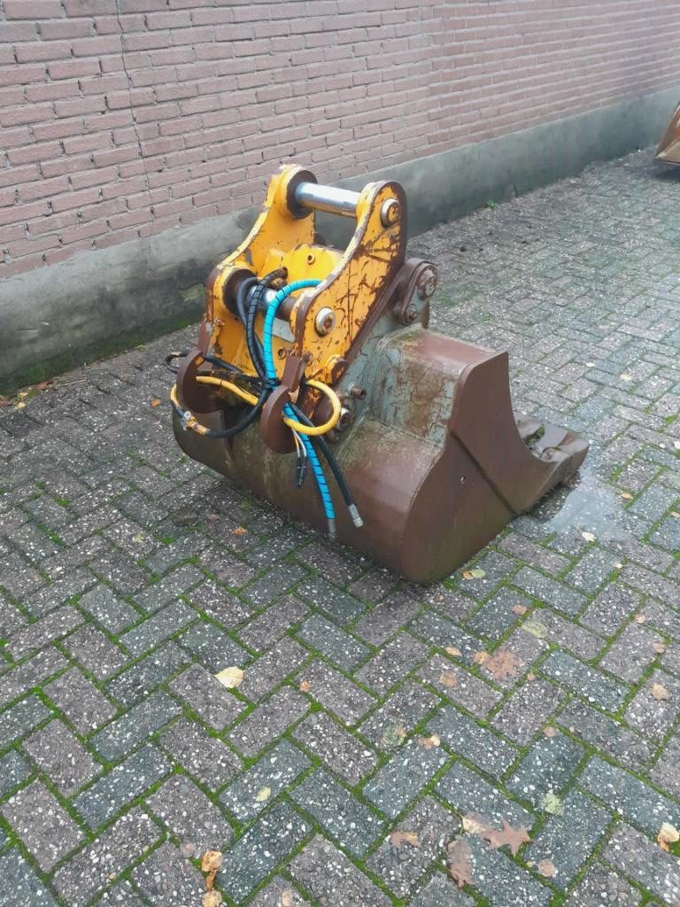 Manitou Merlo Bobcat Liebherr grondbak mast werktuigen