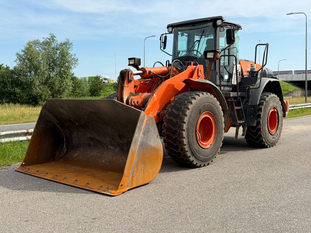 Hitachi ZW220-5B