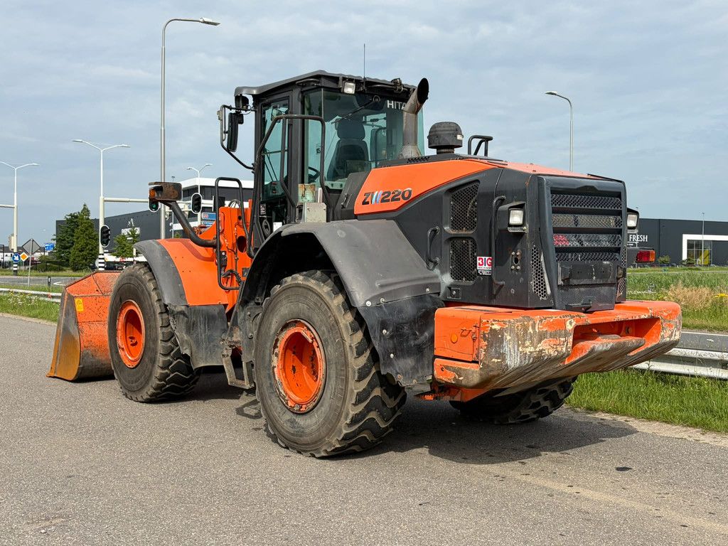 Hitachi ZW220-5B