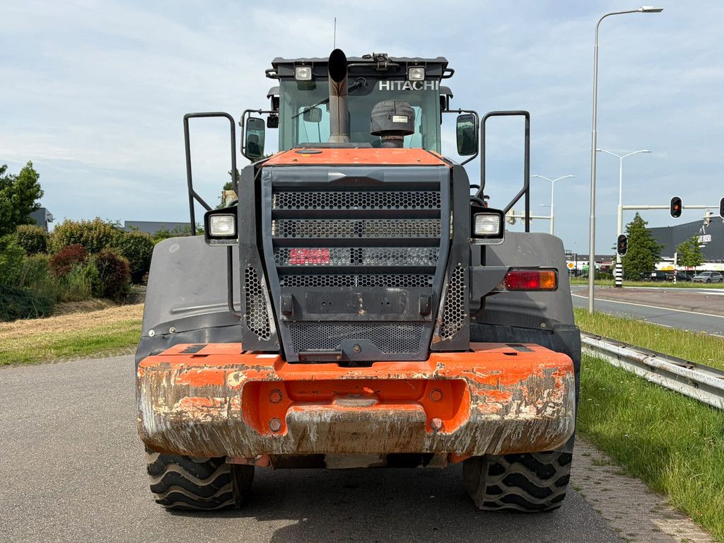 Hitachi ZW220-5B