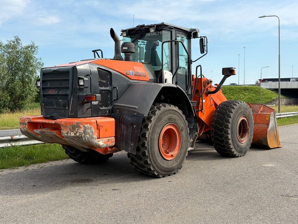Hitachi ZW220-5B