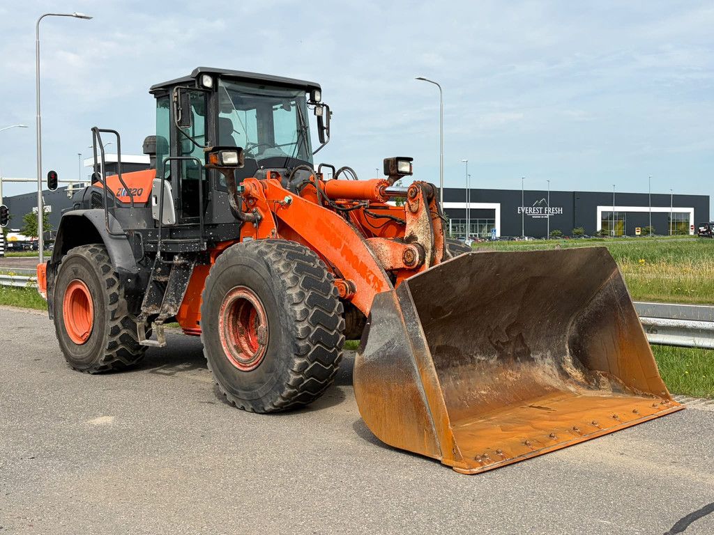 Hitachi ZW220-5B