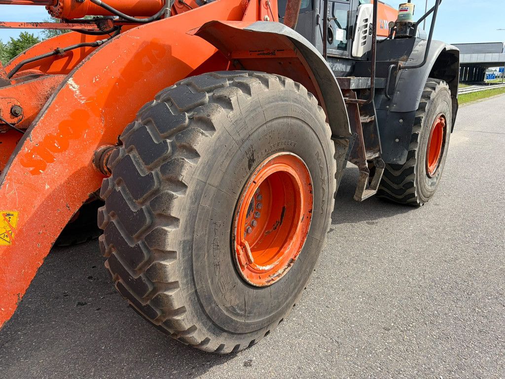 Hitachi ZW220-5B