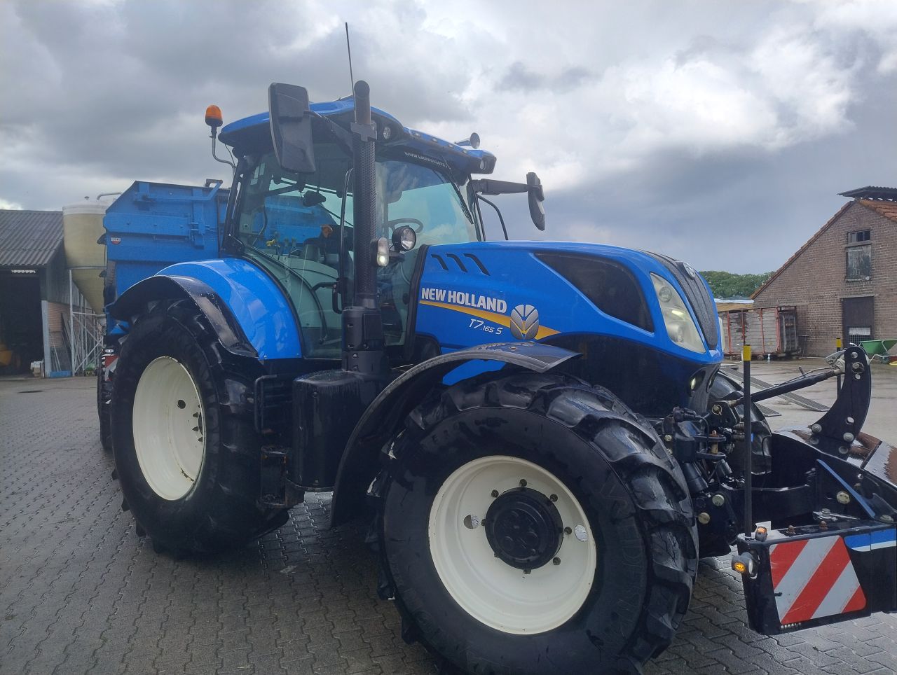 New Holland t7 165s