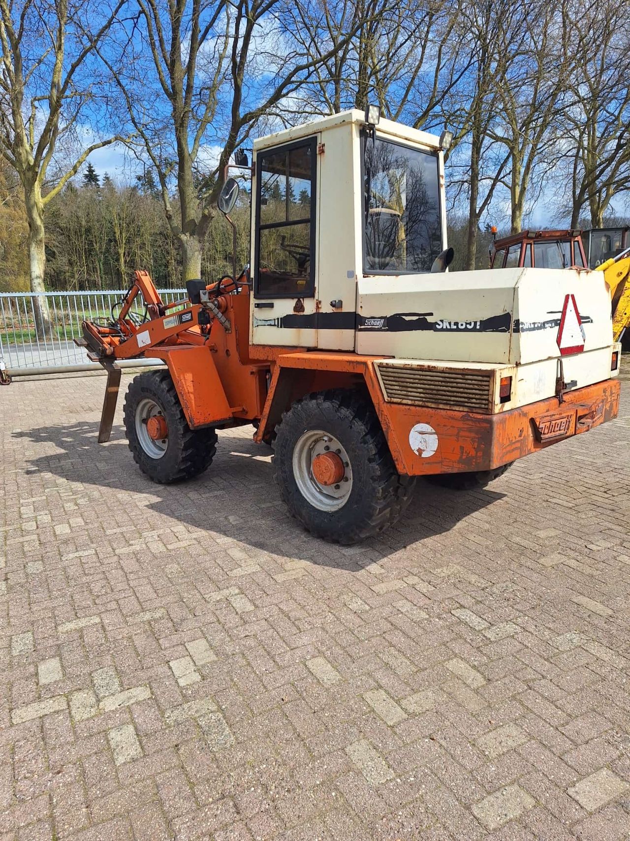 Te koop Shaeff SKL 851 6 ton eigen gewicht. Met NL kenteken.