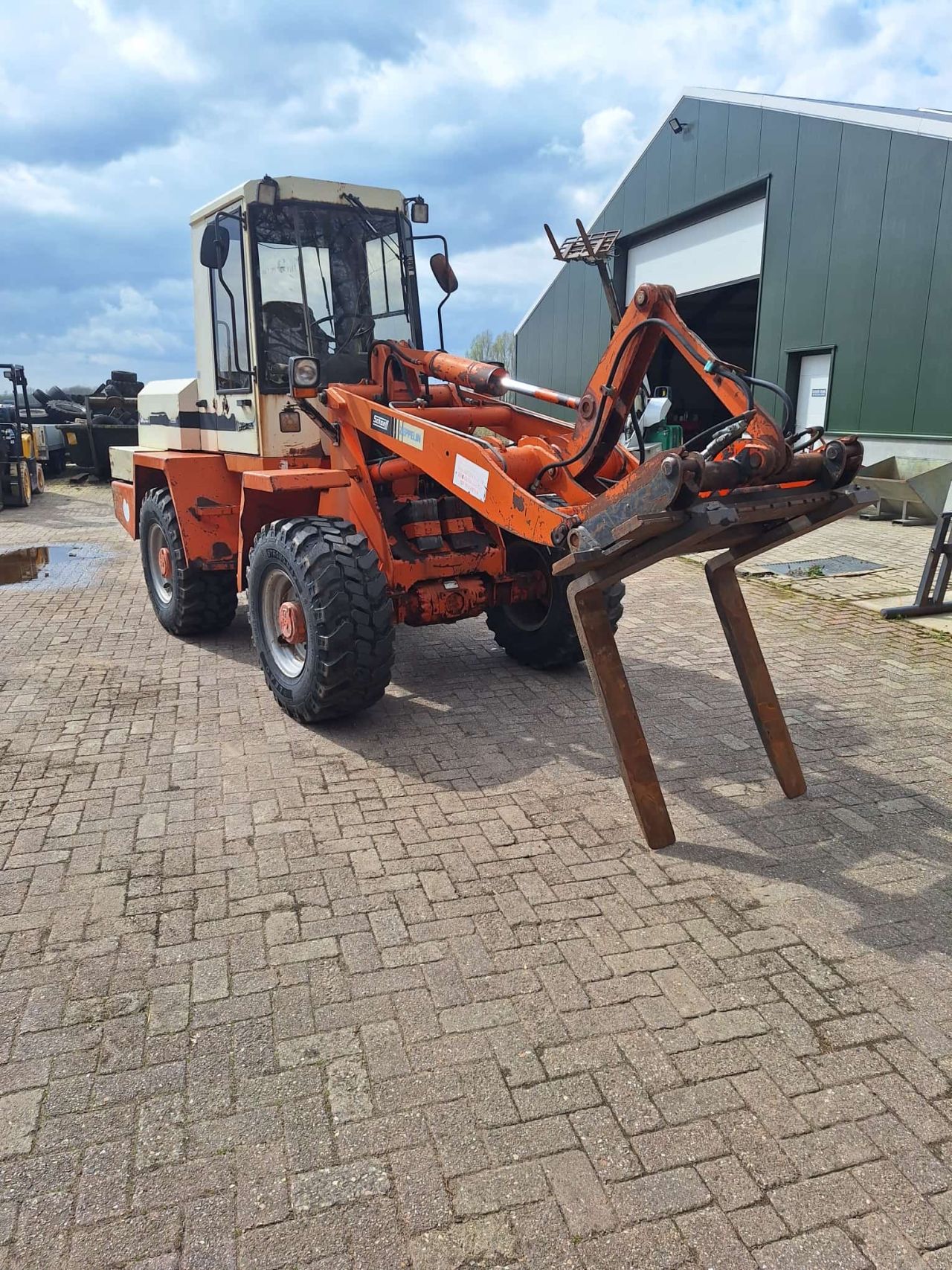 Te koop Shaeff SKL 851 6 ton eigen gewicht. Met NL kenteken.