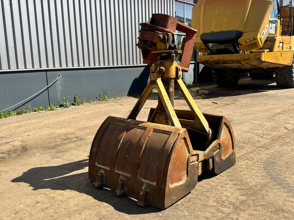 Unknown Clamshell grapple
