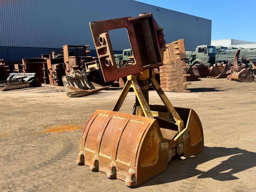 Unknown Clamshell grapple