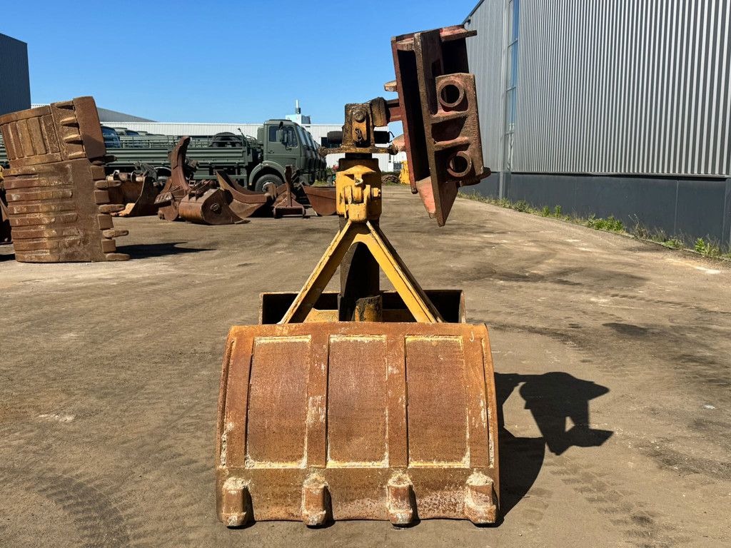 Unknown Clamshell grapple