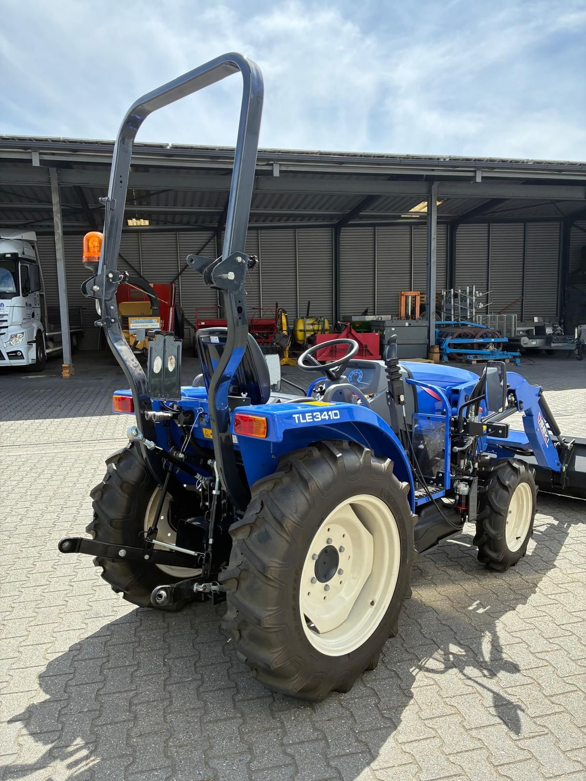 Iseki TLE3410 tractor met voorlader