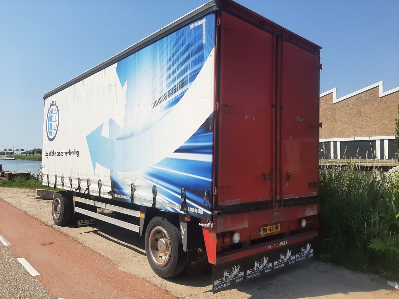 Diverse aanhangers met containerrails / tank/losse tank/open