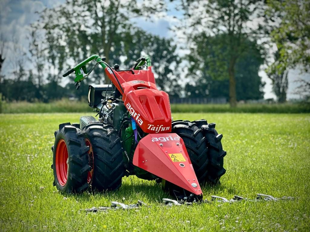Agria 5900 Taifun met Agria Dubbelmes Maaibalk