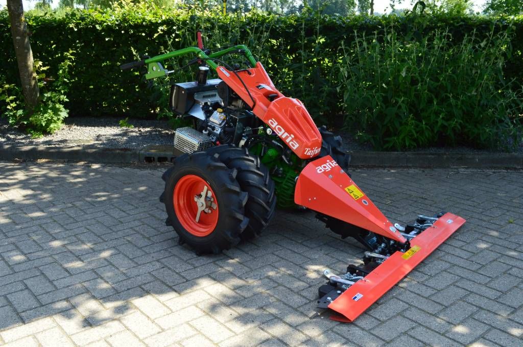 Agria 5900 Taifun met Agria Dubbelmes Maaibalk