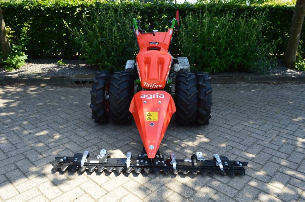 Agria 5900 Taifun met Agria Dubbelmes Maaibalk