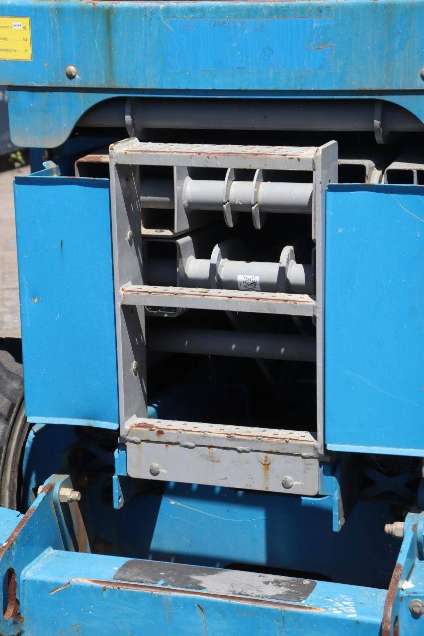 Scissor Lift Genie GS2669 RT Diesel 680kg 9.7m 2014