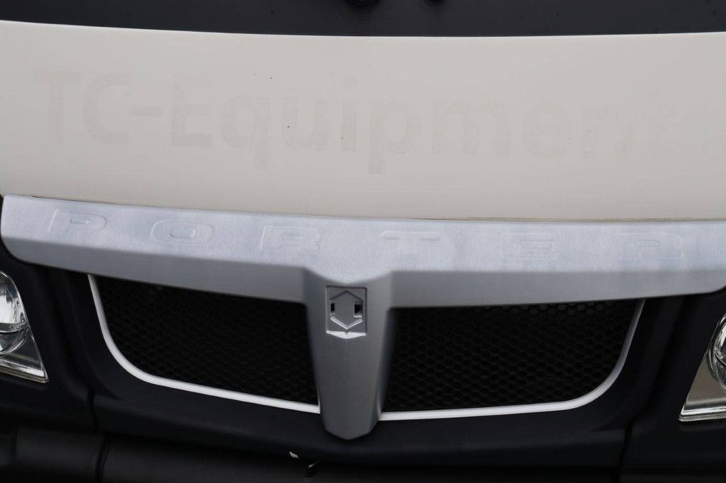 Piaggio PORTER MAXXI Benzinbetriebene, selbstfahrende Hubarbeitsbühne mit Comet-Hubarbeitsbühne
