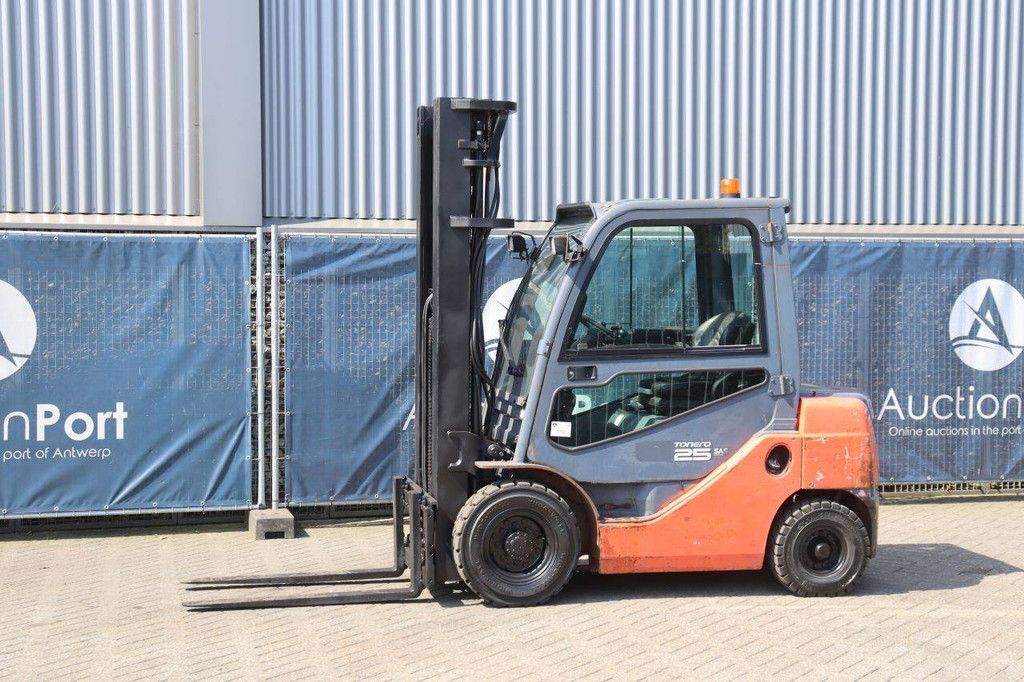Forklift Toyota 02-8FDF25 Diesel 2500kg 6.0m 2010