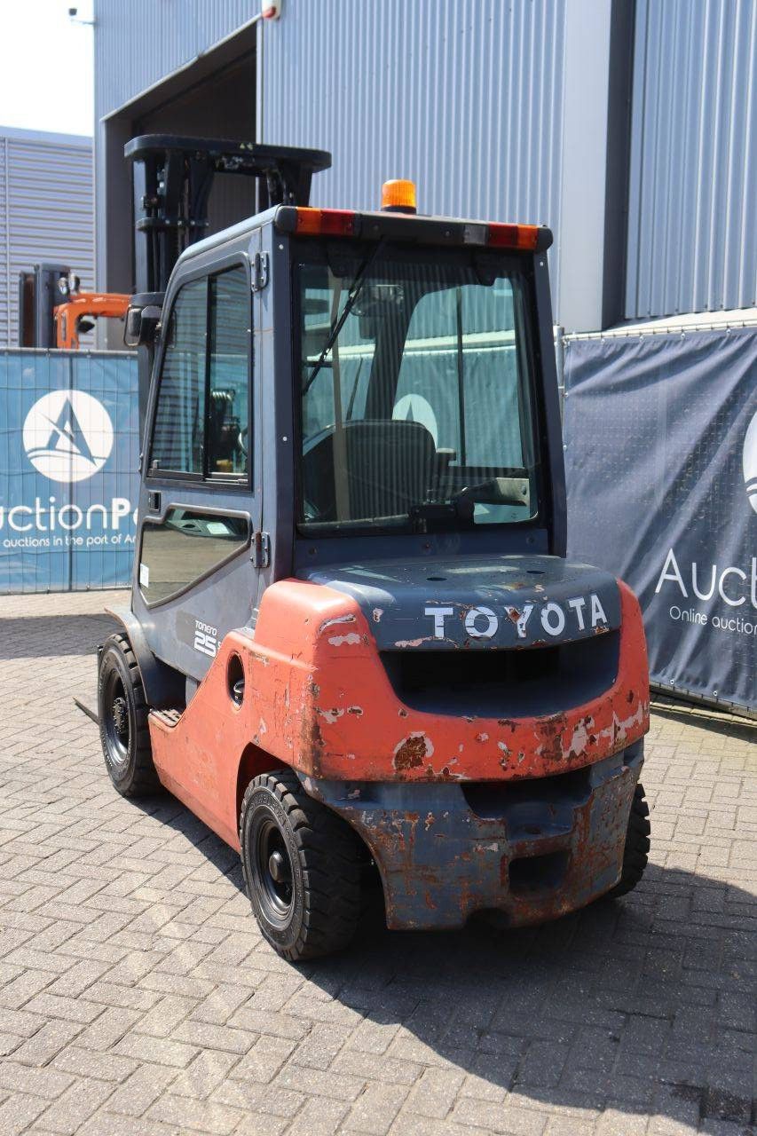 Forklift Toyota 02-8FDF25 Diesel 2500kg 6.0m 2010