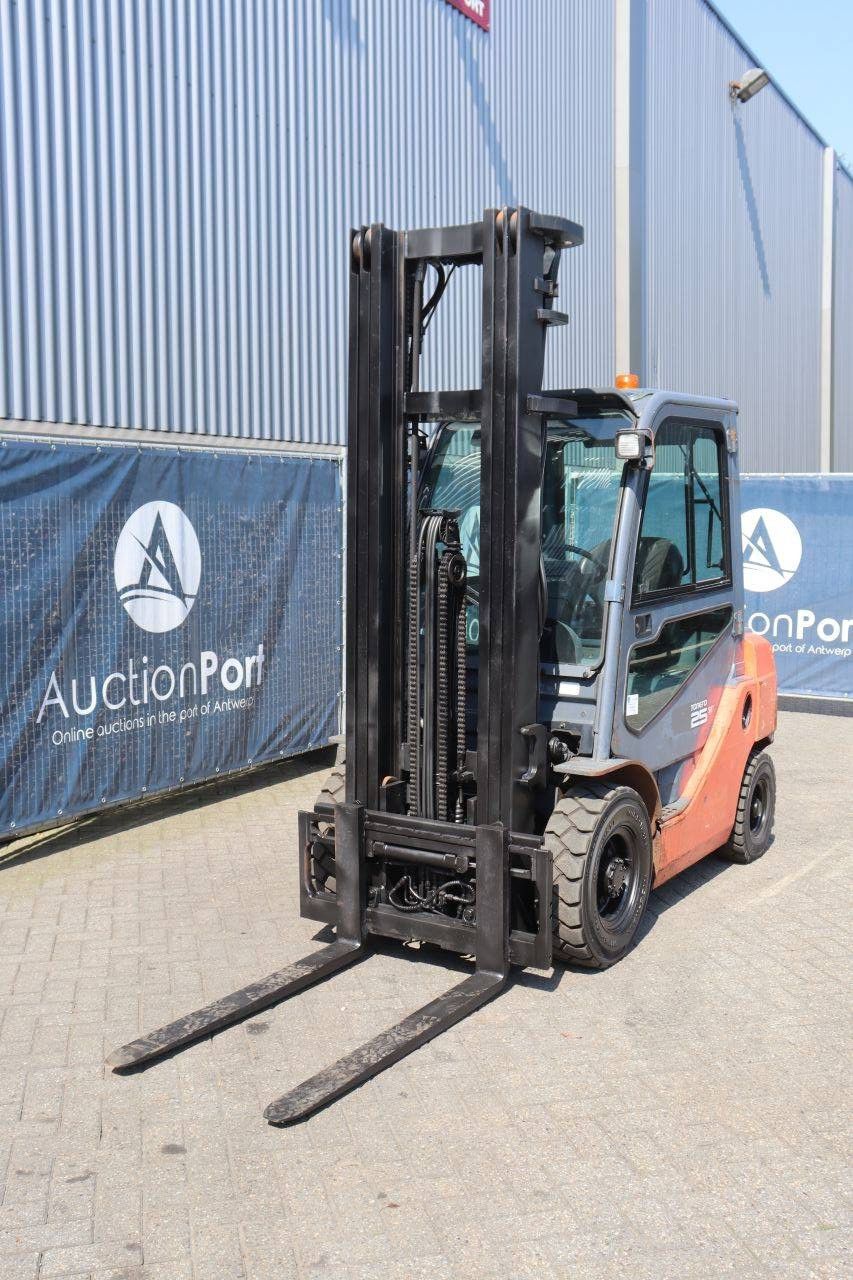 Forklift Toyota 02-8FDF25 Diesel 2500kg 6.0m 2010