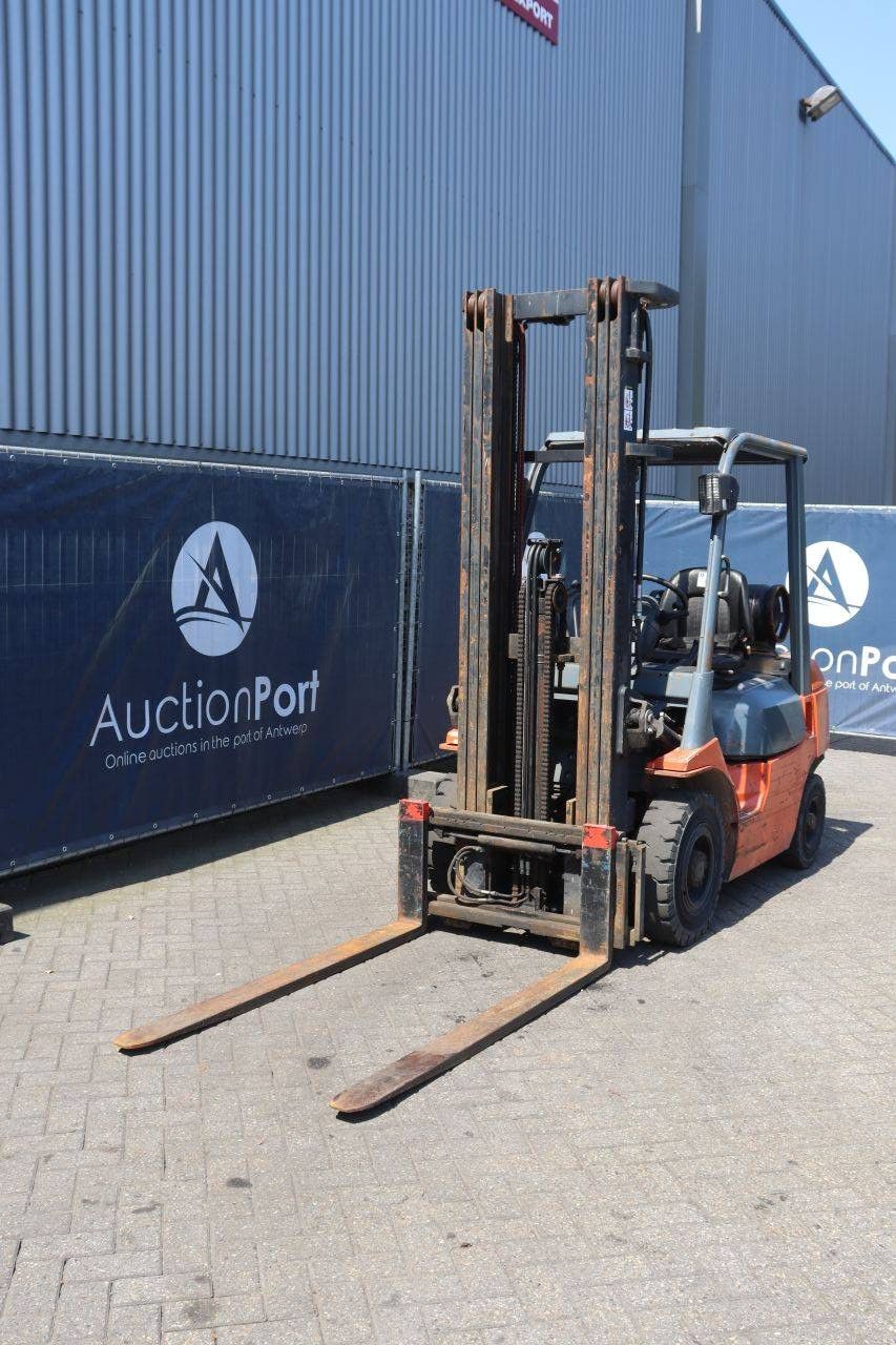 Forklift Toyota 42-7FGF25 LPG 2500kg 6.0m 2007