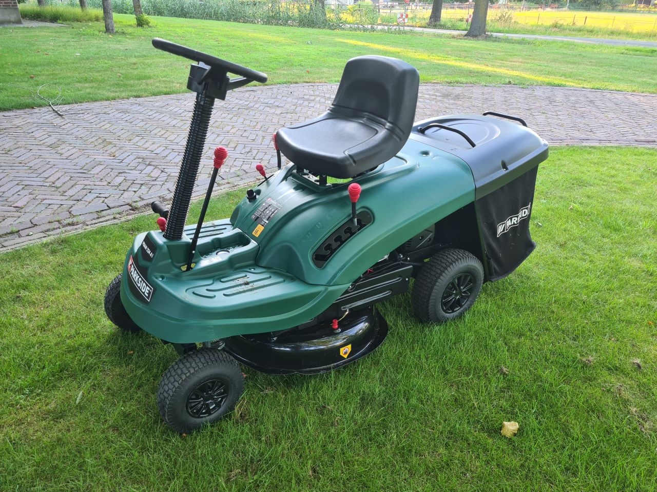 Parkside zitmaaier met opvangbak als nieuw 2021