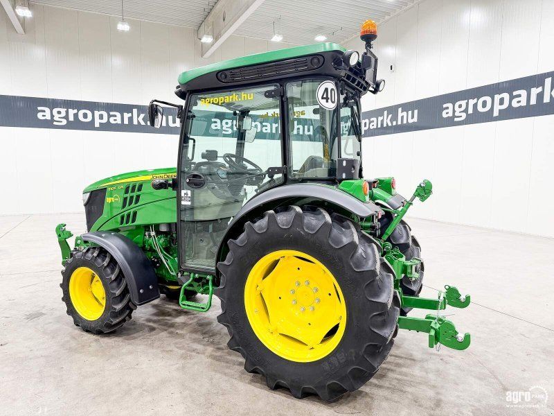 John Deere 5105GN 24/12 electrohydraulic Hi-Lo transmission, 40 km/h, narro