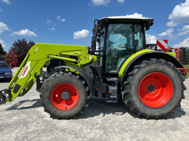 Claas Arion 550 mit Frontlader
