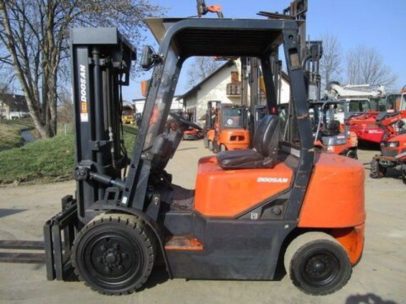 Doosan D30GTripl-FH 4,7m + Seitenschieber