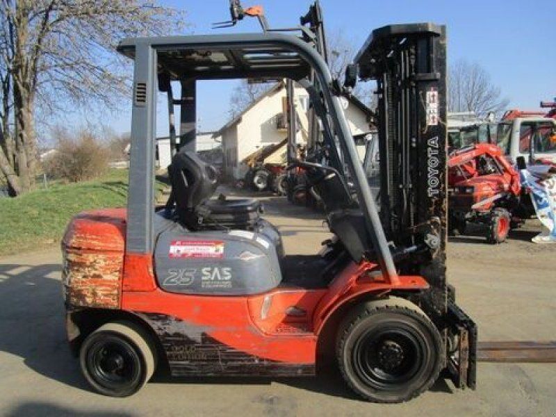 Toyota 2,5 Ton. Tripl-Freihub 4,7m Seitenschieber